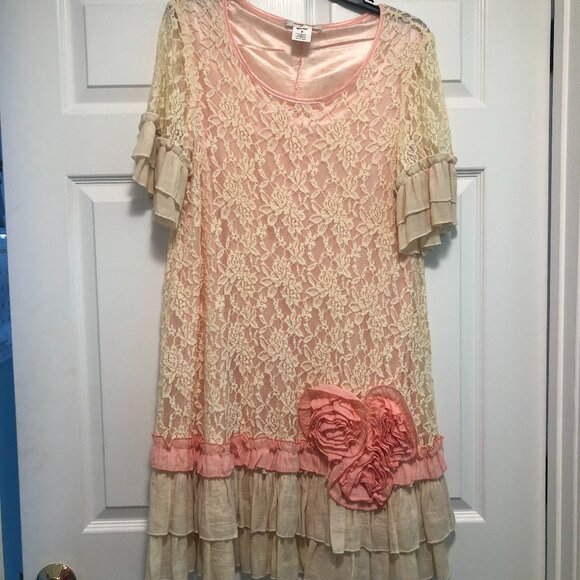 Lady Noie Dresses & Skirts - Boutique lace dress size Medium